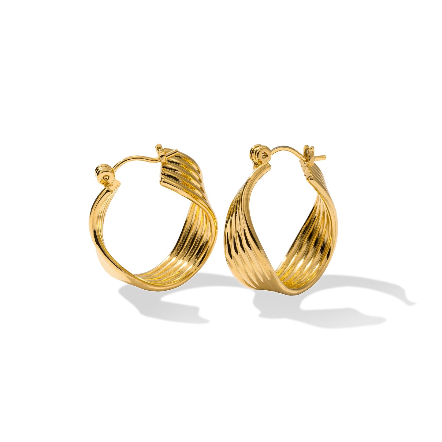 Flared earring gold